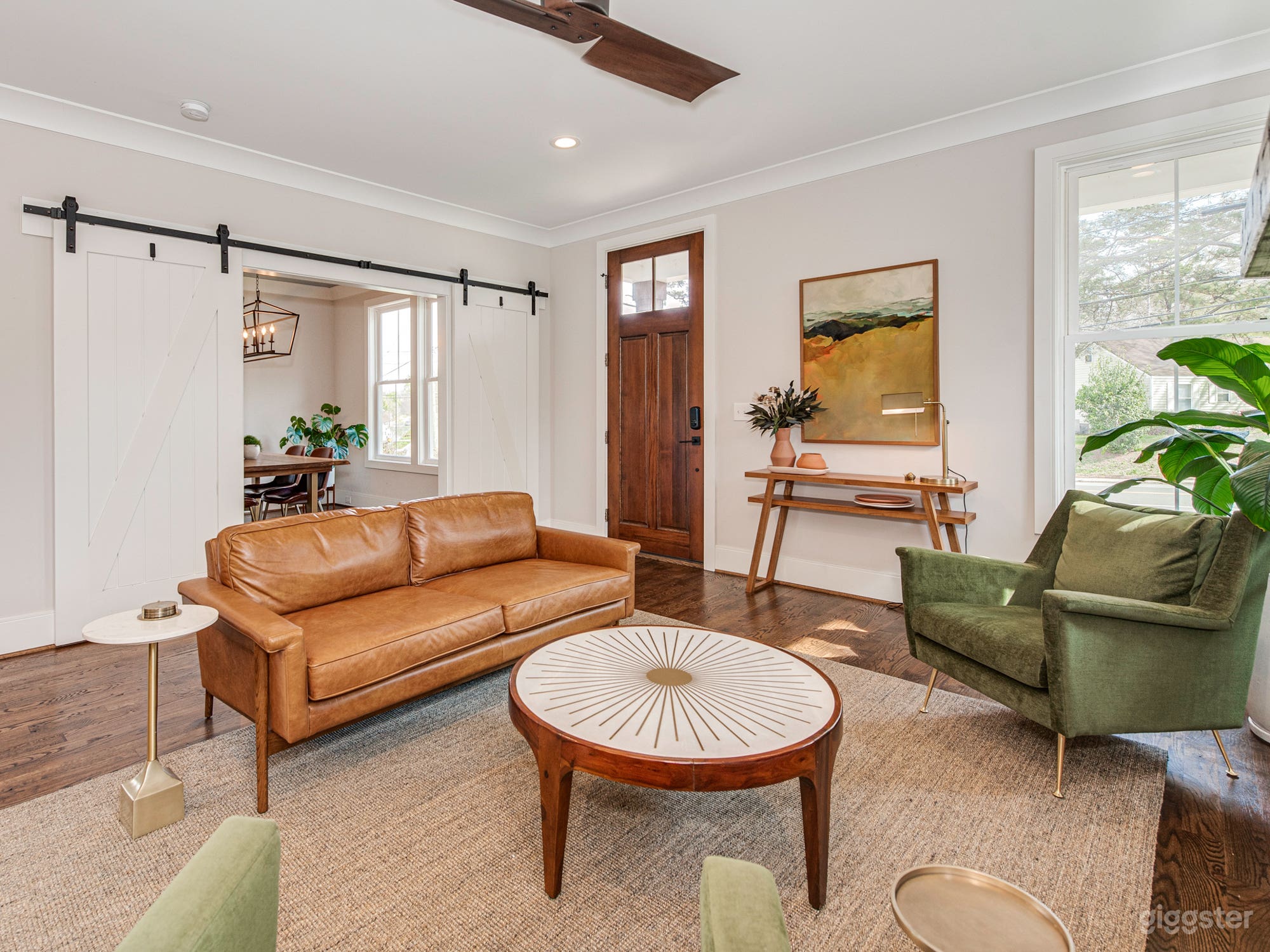 Mid Century Modern Farmhouse Photo 3