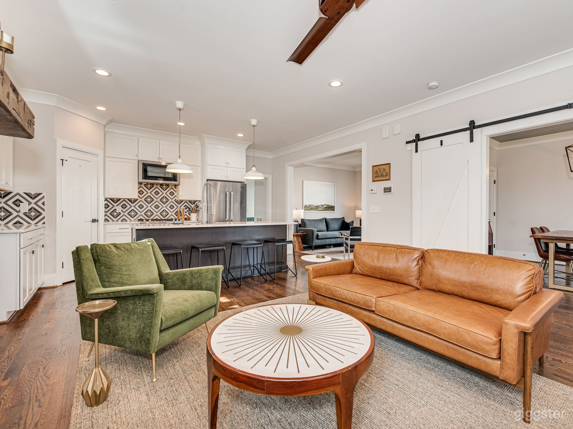 Mid Century Modern Farmhouse Photo 2