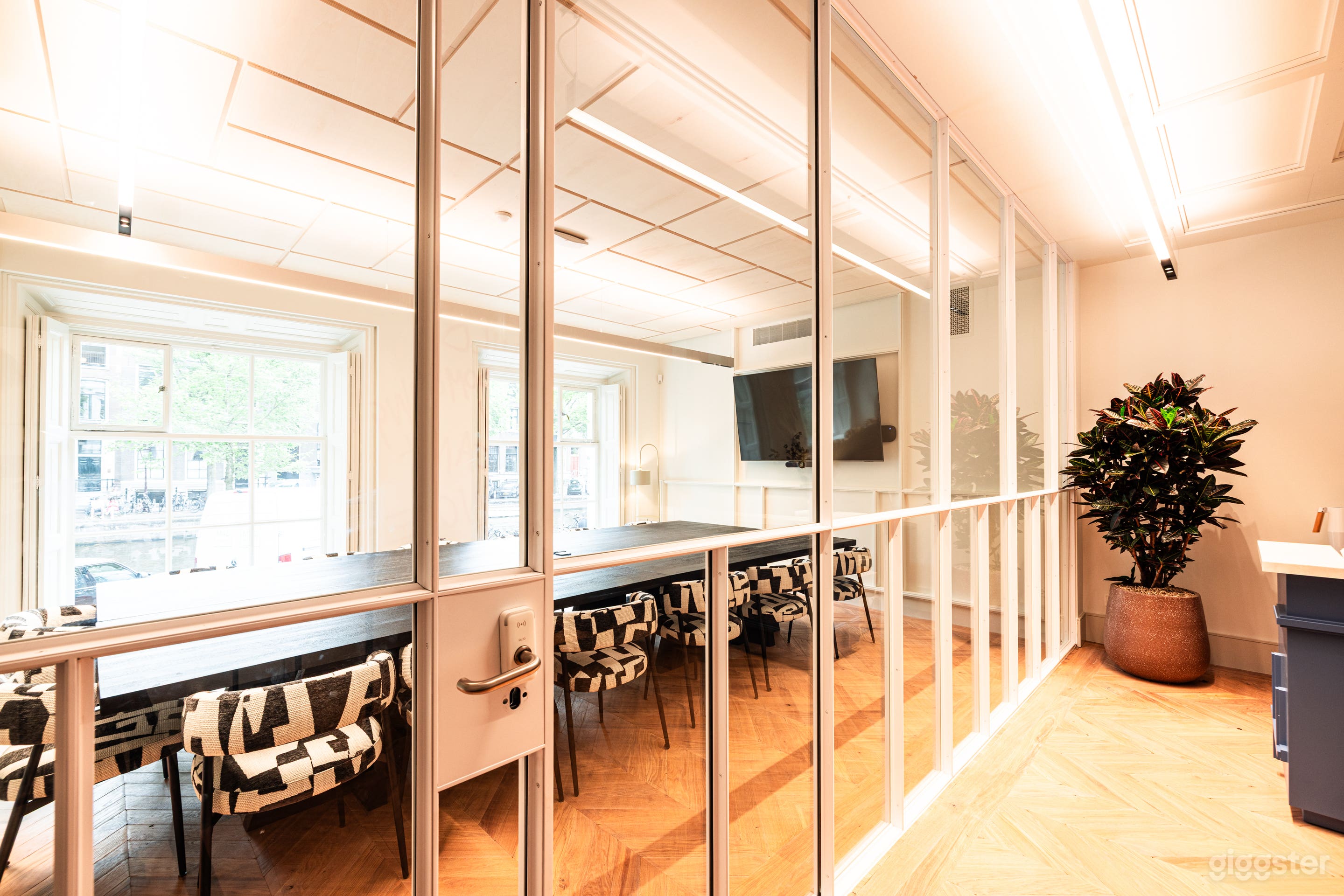 EMS Boardroom (14-person) Photo 3