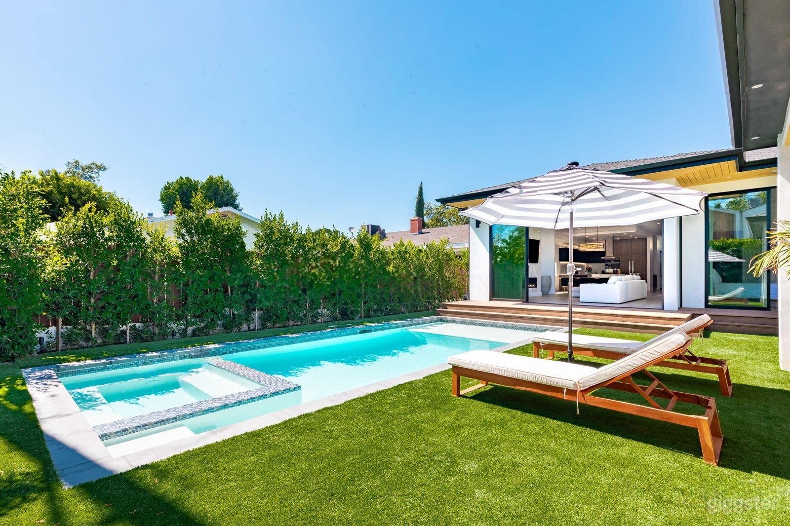 Modern Poolside Escape in Los Angeles Photo 1