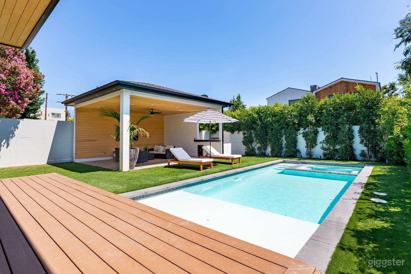 Modern Poolside Escape in Los Angeles Photo 4