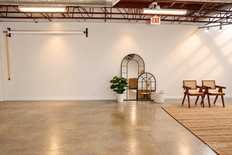  Downtown Fully Equipped Creative Studio 