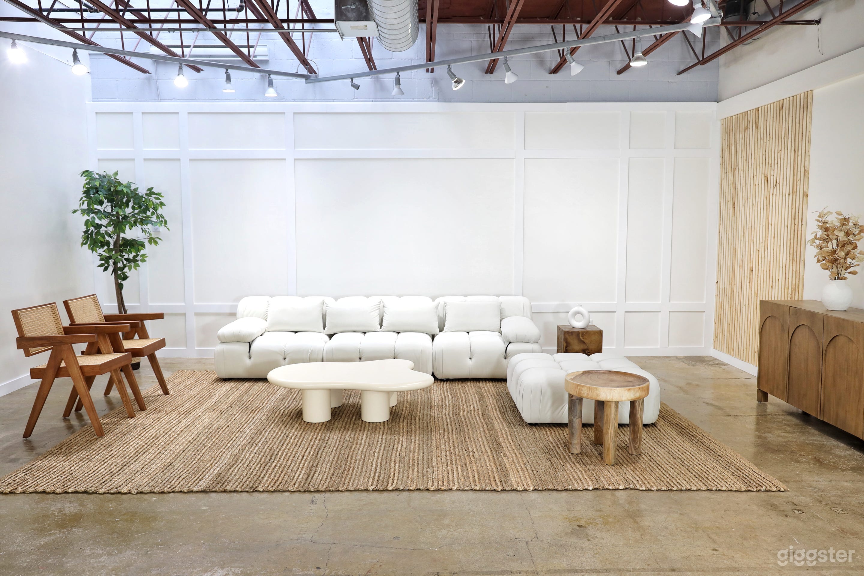 Downtown Fully Equipped Creative Studio Photo 3