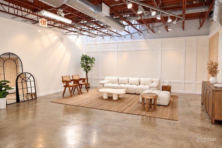  Downtown Fully Equipped Creative Studio 