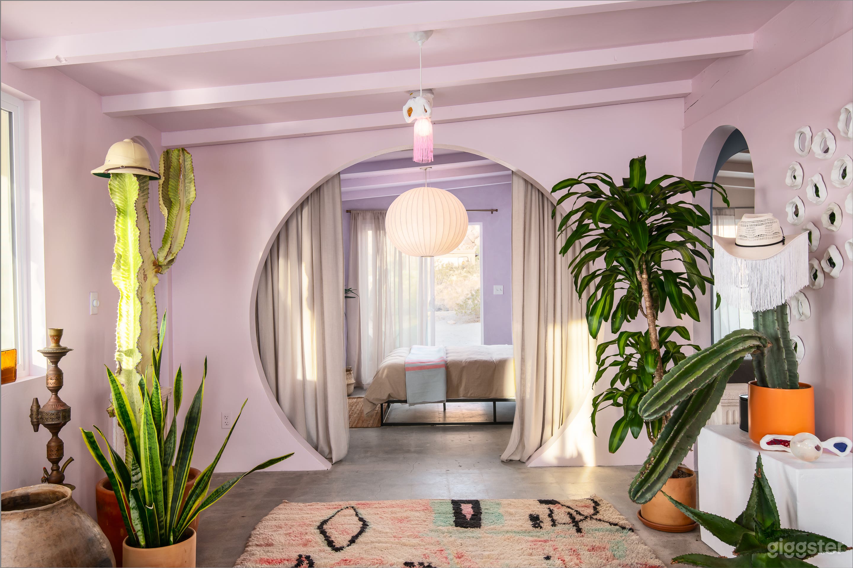 Surrealist Desert Home with Hot Tub and Views Photo 4