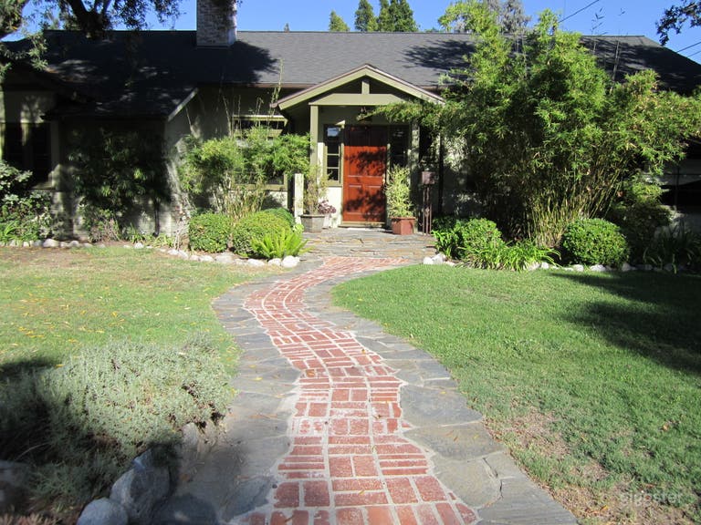  Warm Toluca Lake Home 