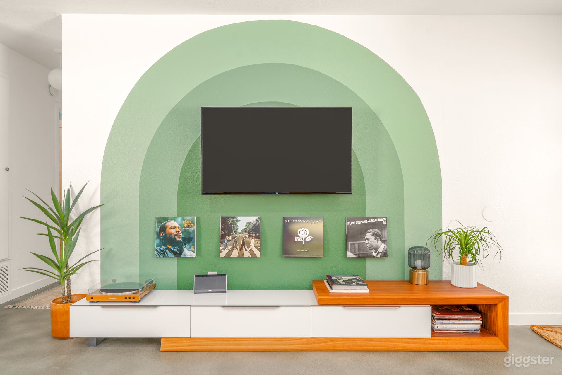 Bohemian-style home in Palm Spring Photo 2