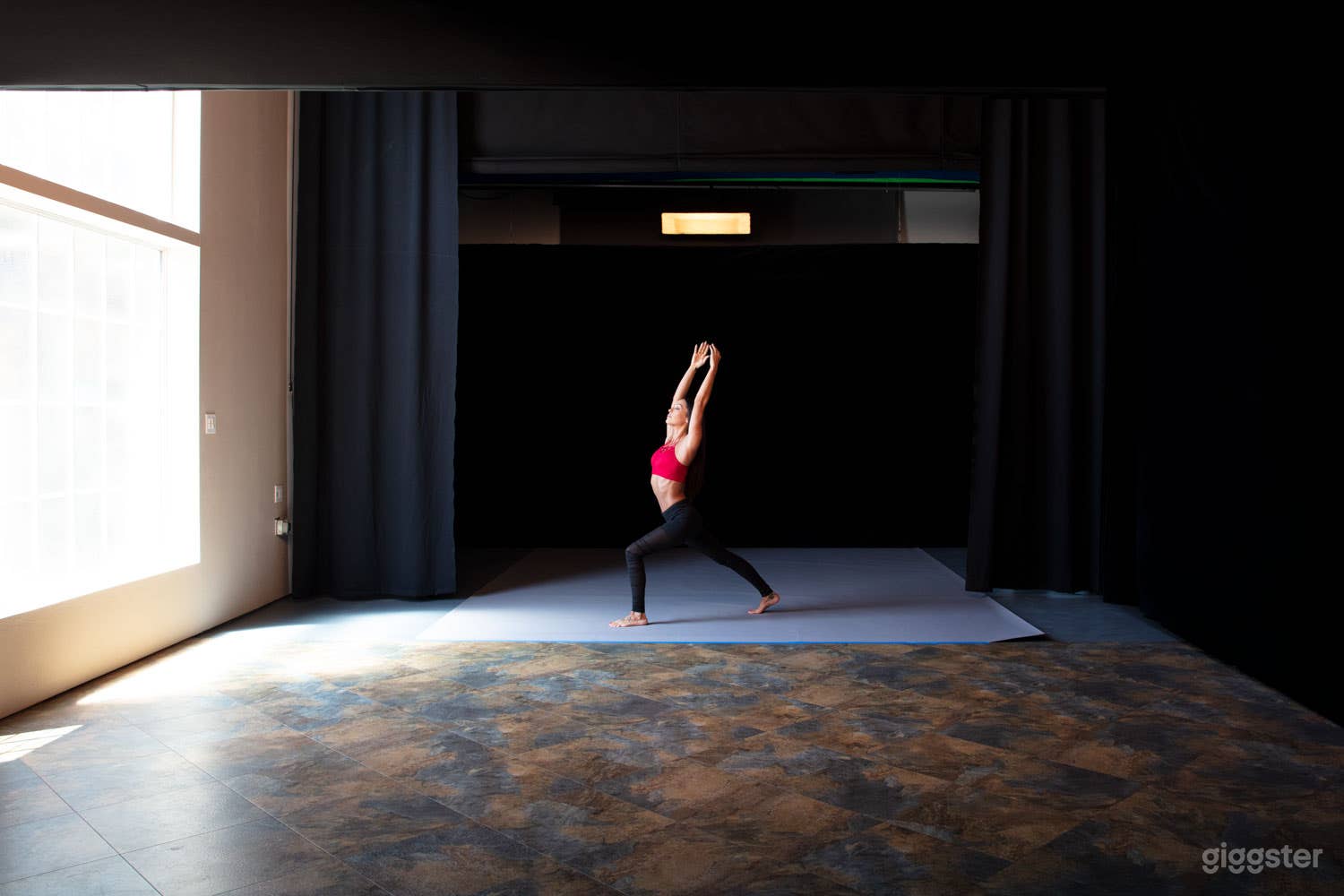 Daylight, Seamless, Green Screen, Kitchen, Pre-lit Photo 1