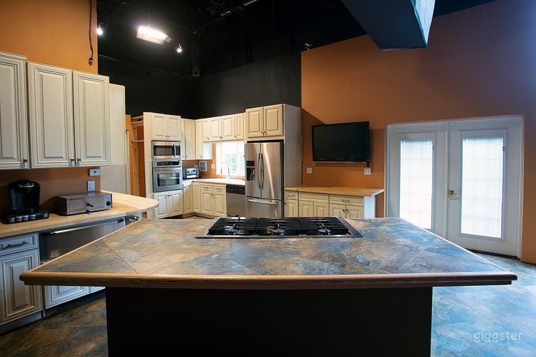  Daylight, Seamless, Green Screen, Kitchen, Pre-lit 