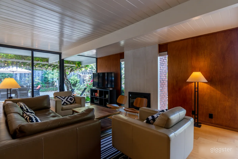  Mid-Century Modern Eichler in Silicon Valley 