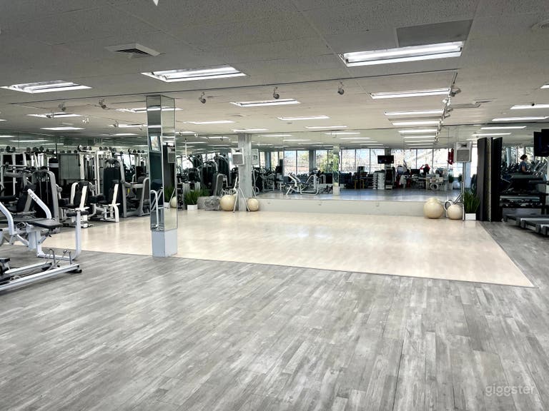  Espace événementiel moderne - studio de gym yoga multi-niveaux 
