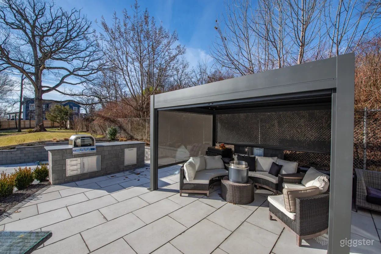 Elegant Backyard Estate Photo 4