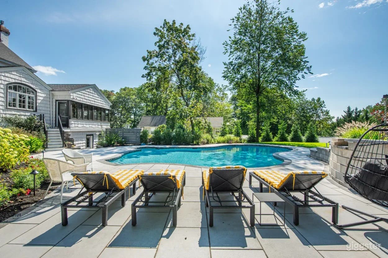 Elegant Backyard Estate Photo 1