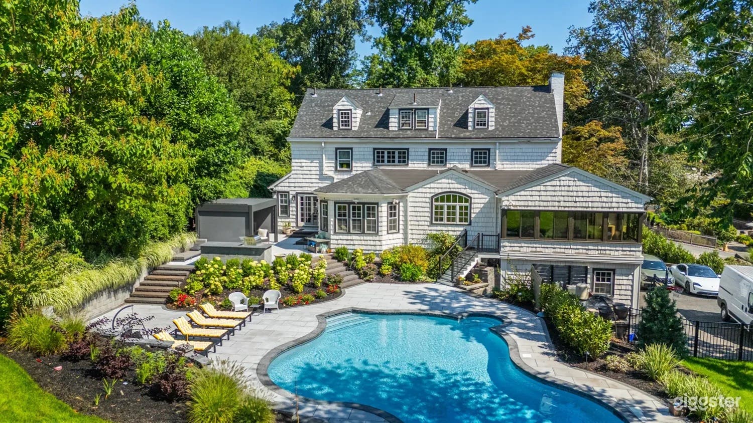 Elegant Backyard Estate Photo 2