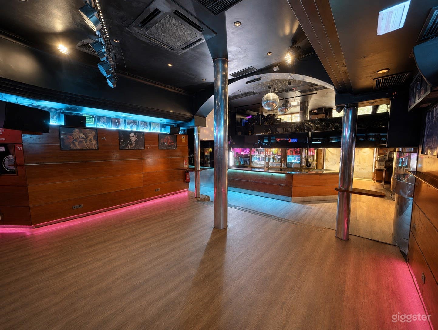Sala de Conciertos y Club Estilo Años 80 con Escenario en Chamberí Foto 4