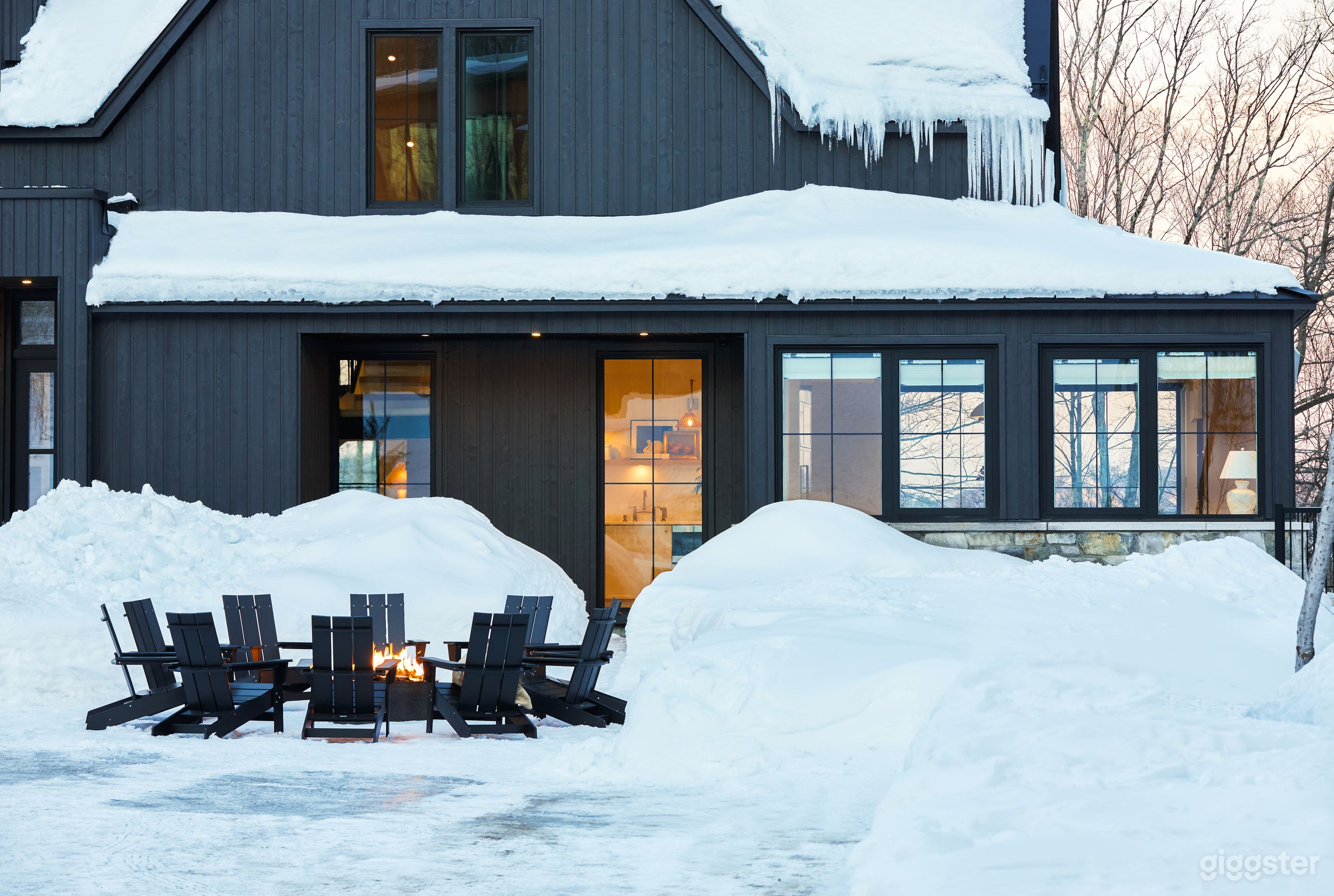 Twin Peaks - brand new luxury 5 bedroom chalet Photo 2