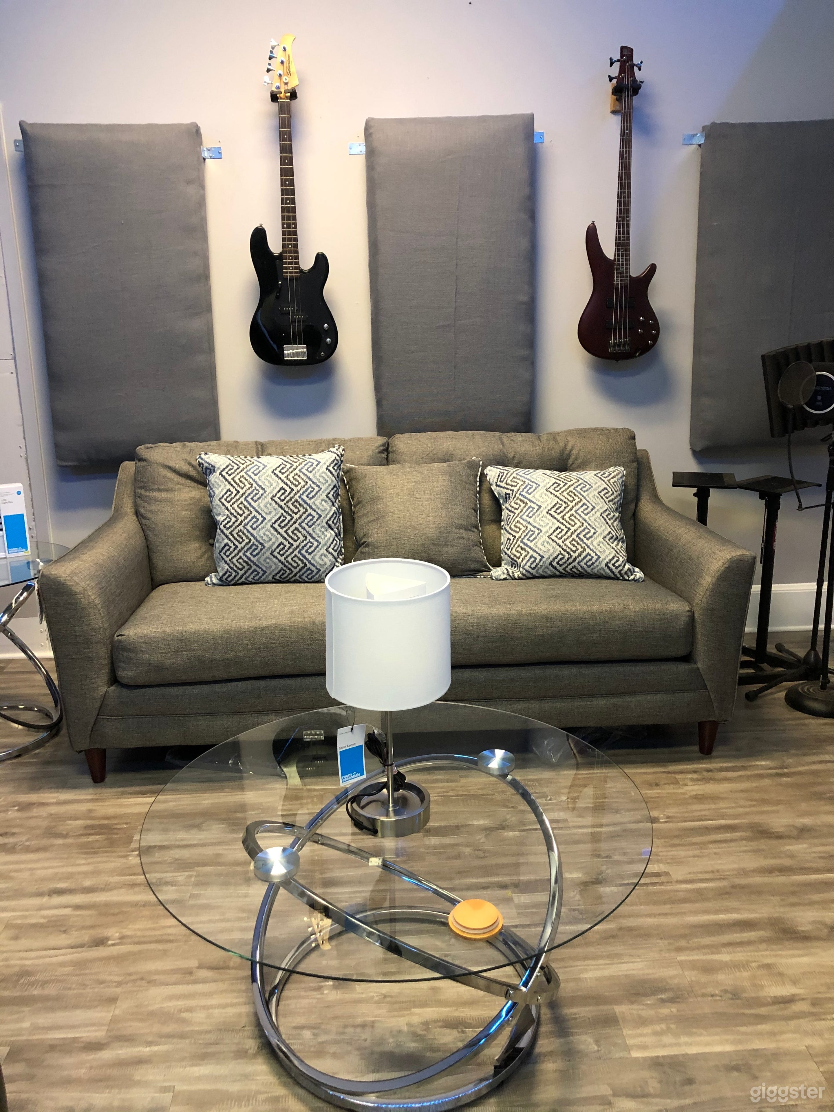 Beautifully Renovated Multi-use Creative Space Photo 2