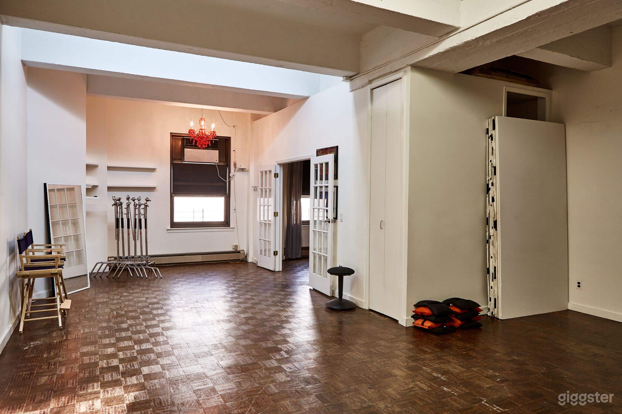 Other half side of the length. View of the window. Southern exposure. 
total length: 30ft