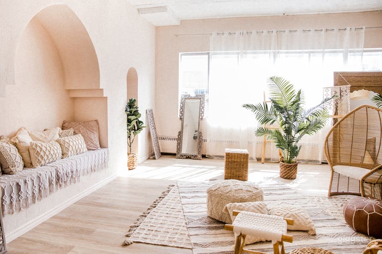  Bohemian Photo Studio with Textured Decor & Artistic Setting 