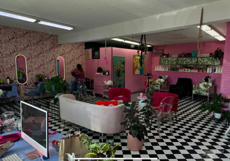  Y2K Colorful Hair Salon 