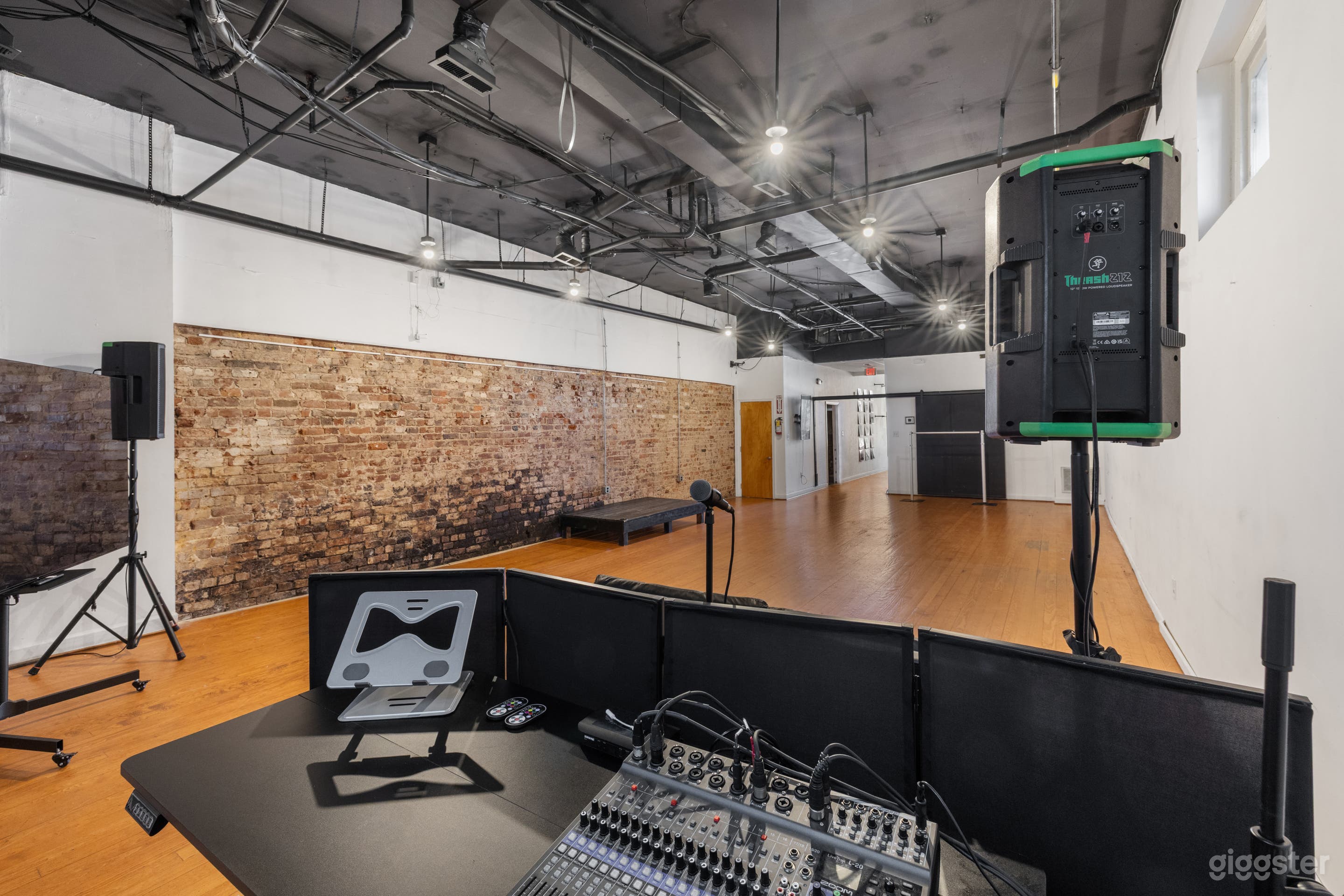 Versatile Co working Creative Space Photo 1