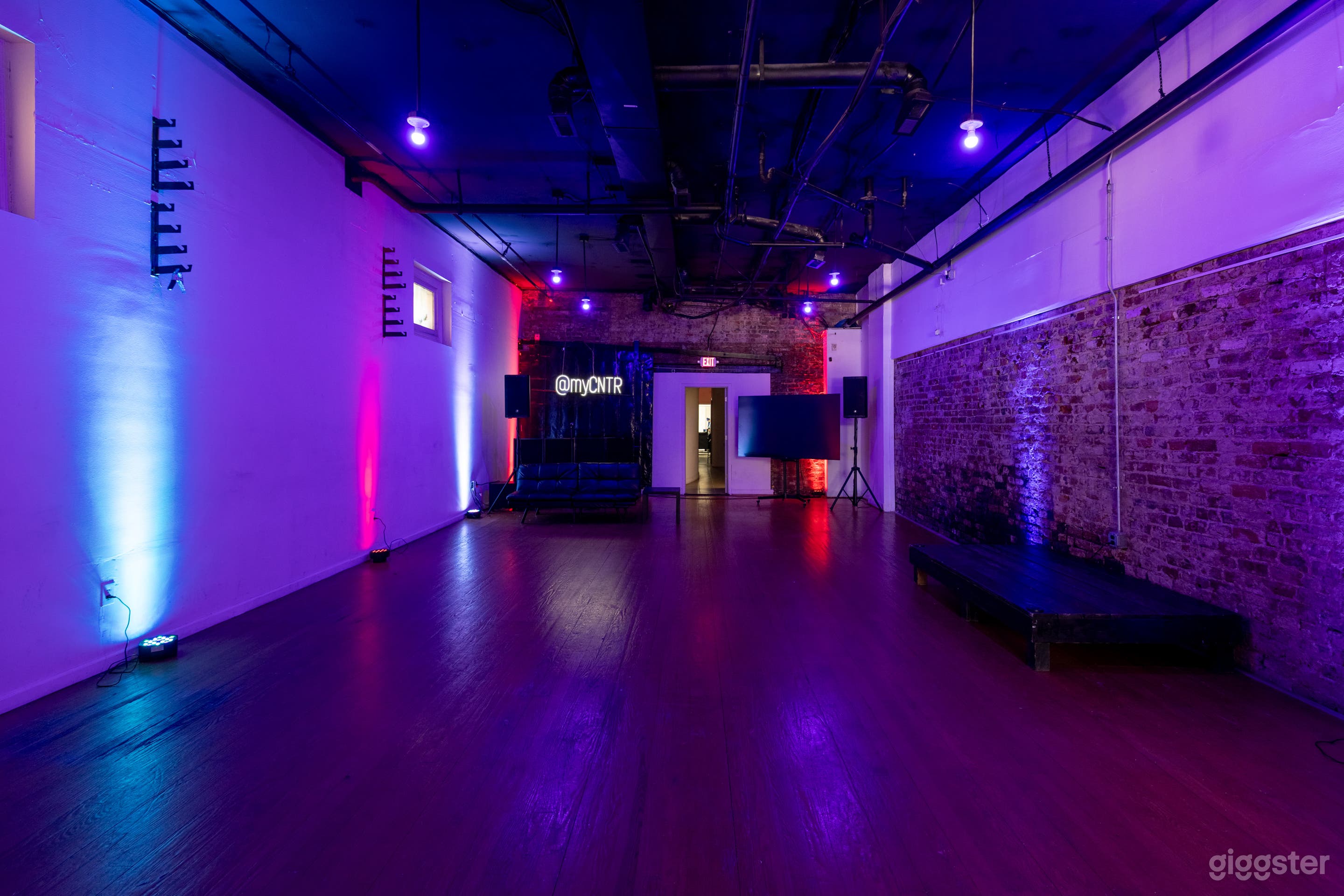 Versatile Co working Creative Space Photo 2