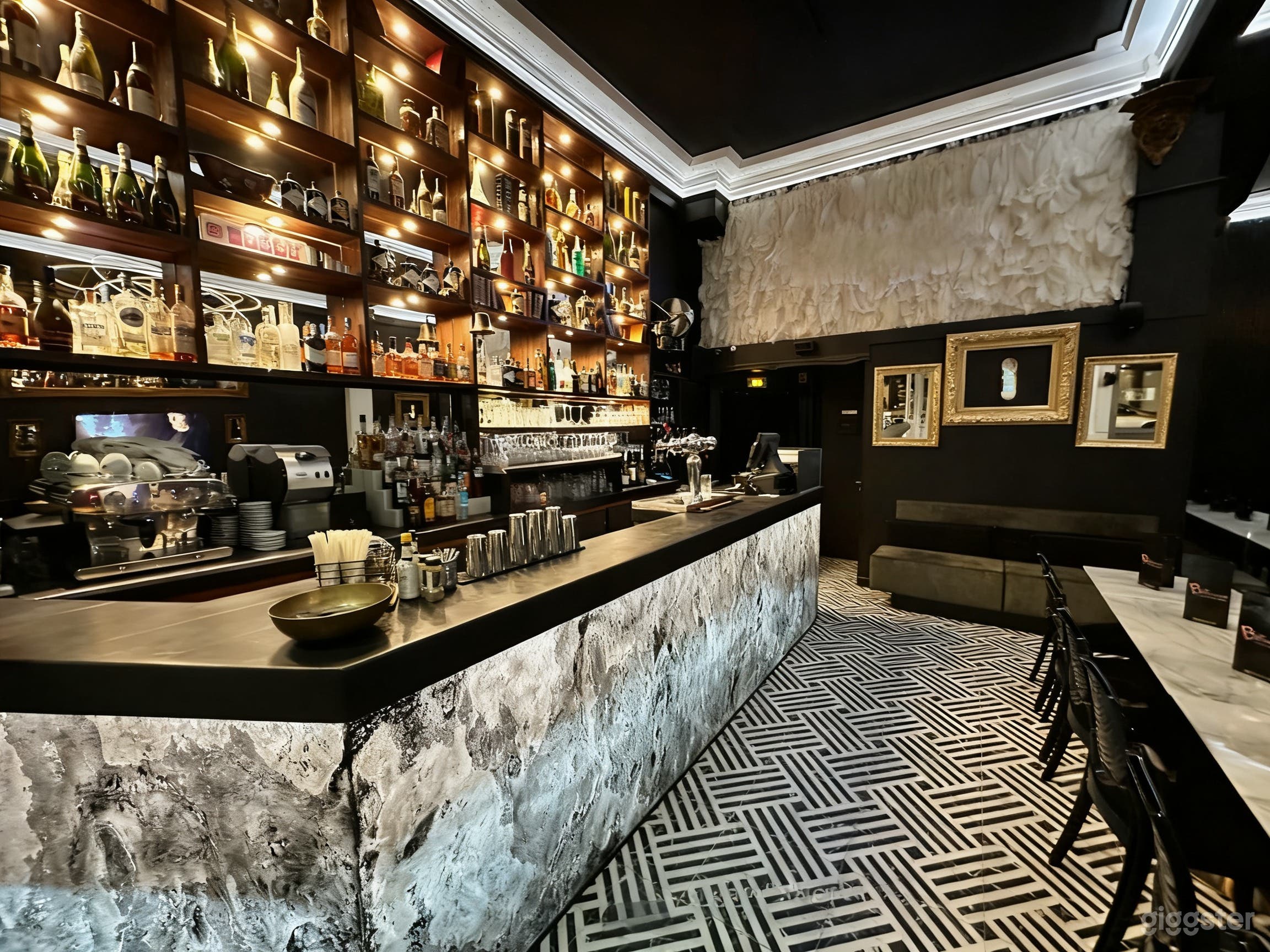Photo de Restaurant & Nightclub à Paris 1