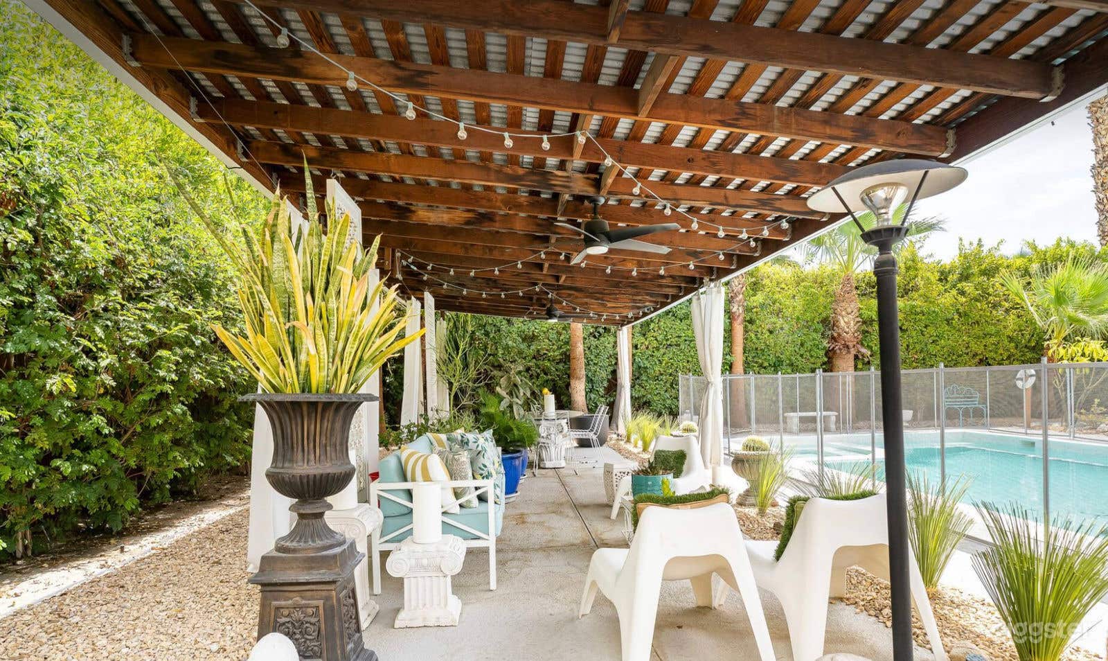 Historic Midcentury Elegant Pool Gem Photo 4