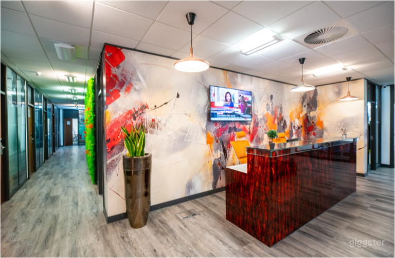  Northgate is a grade A listed building. Our premium serviced offices promise both privacy and the inclusive buzz of Workspace Hub. Our private offices guarantee access to meeting rooms. Equipped with a personal lockable cabinet and award -winning ergonomic 