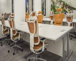  Northgate is a grade A listed building. Our premium serviced offices promise both privacy and the inclusive buzz of Workspace Hub. Our private offices guarantee access to meeting rooms. Equipped with a personal lockable cabinet and award -winning ergonomic 