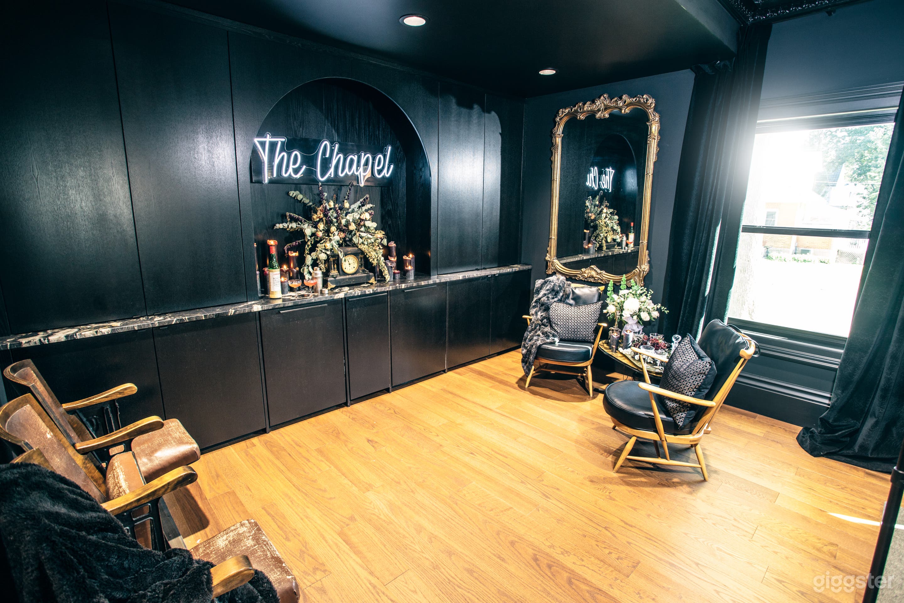 1800’s Luxury & Quirky Mansion Photo 4