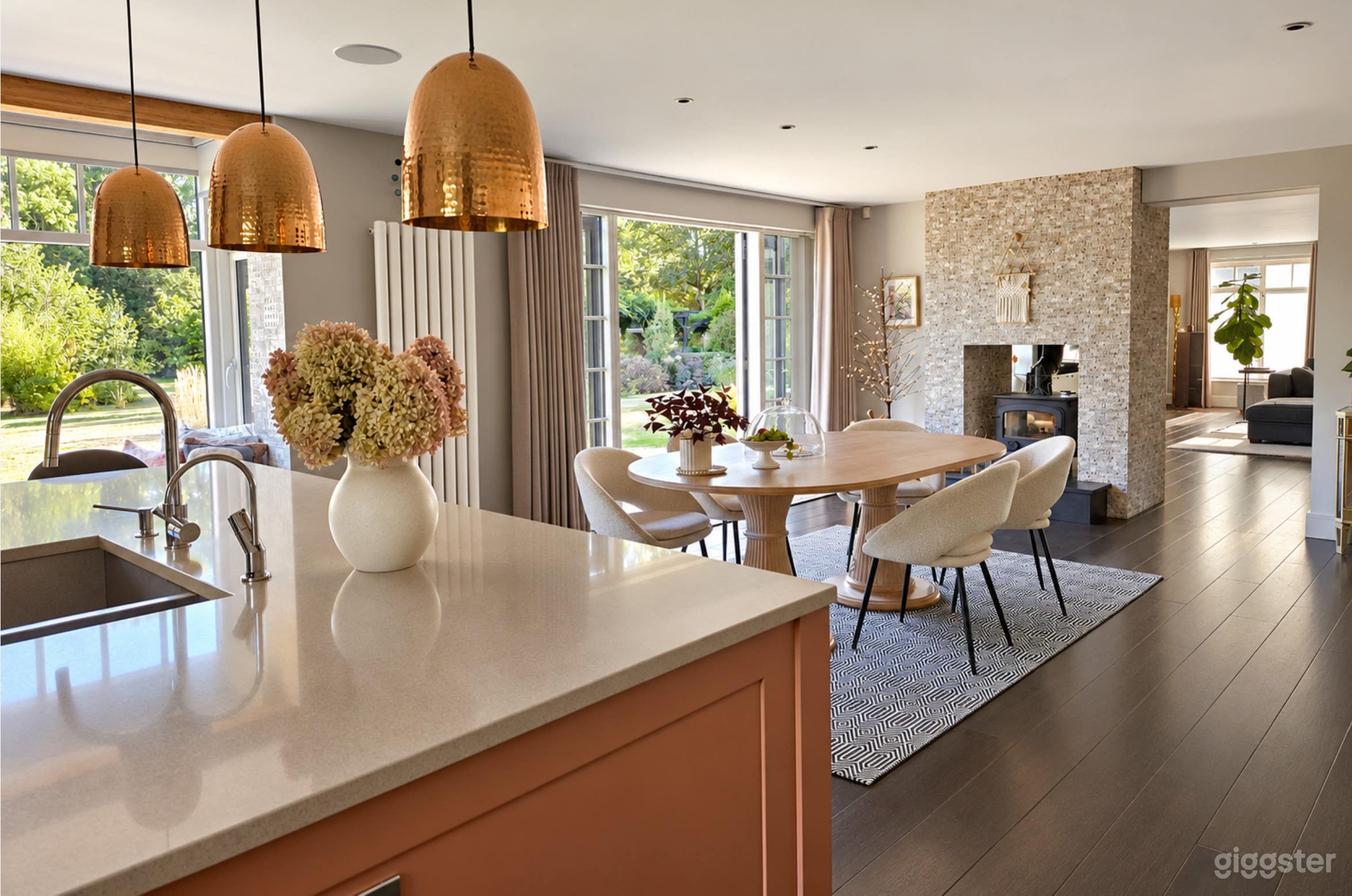 Modern Stylish Light-Filled Film House | Kitchen & Garden Photo 1