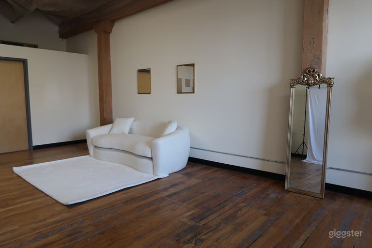  Multi-use Content Creation Studio w/Natural Light 