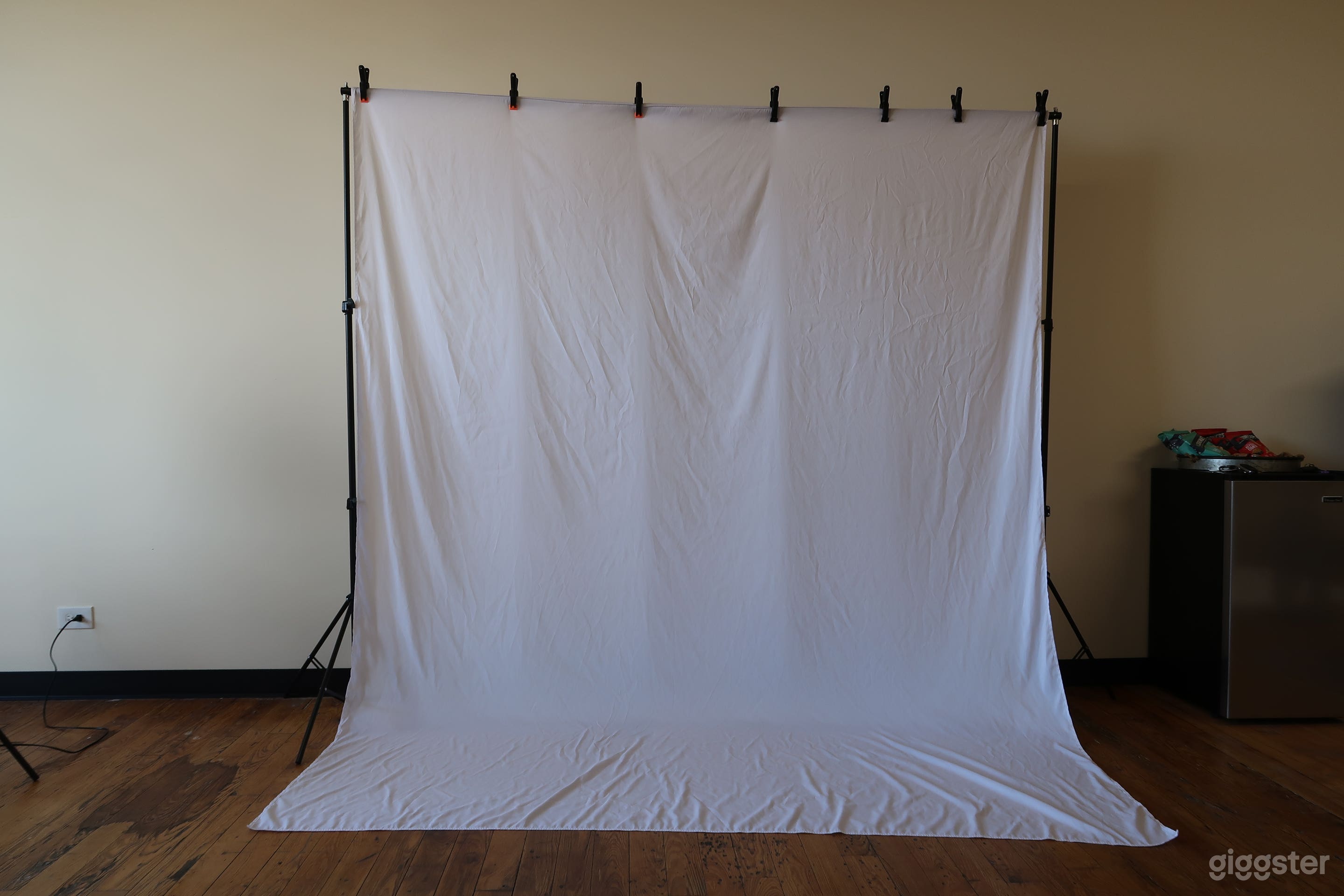 Multi-use Content Creation Studio w/Natural Light Photo 4