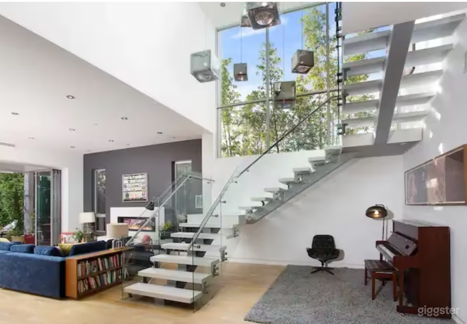 Staircase from lower level to upstairs bedrooms &amp; laundry