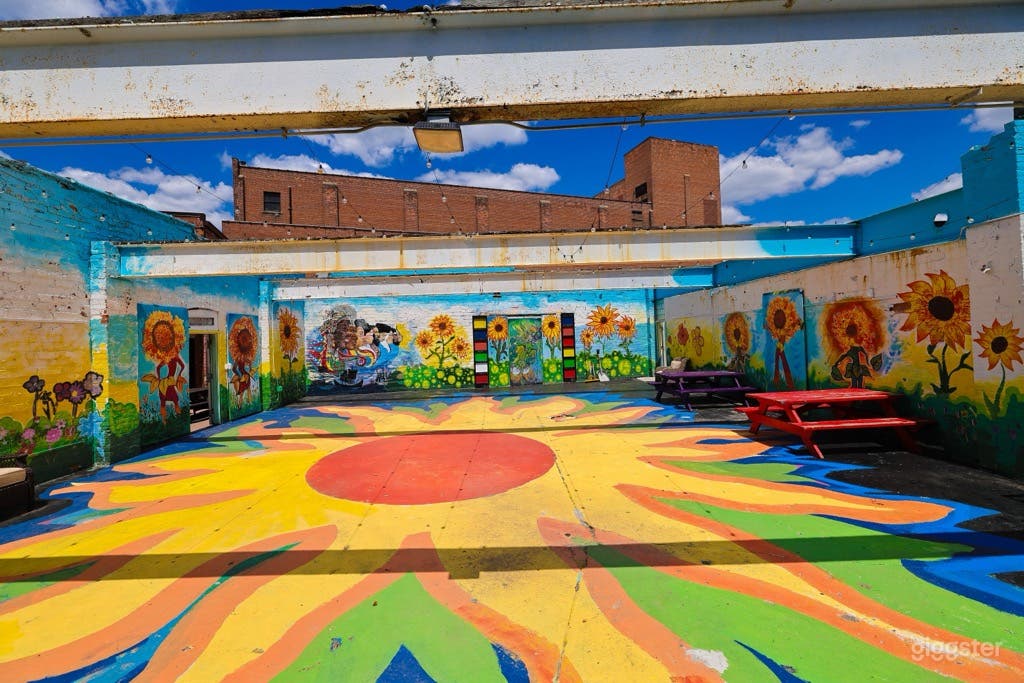 Creative "Roofless Room" Photo 4