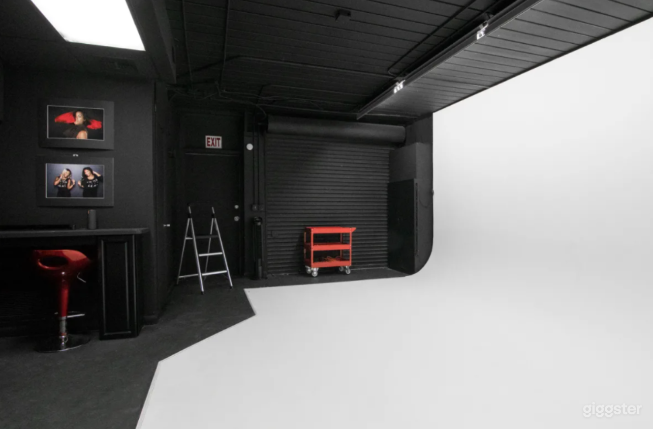 Cozy Studio in West Palm Beach with Cyc Wall Photo 2