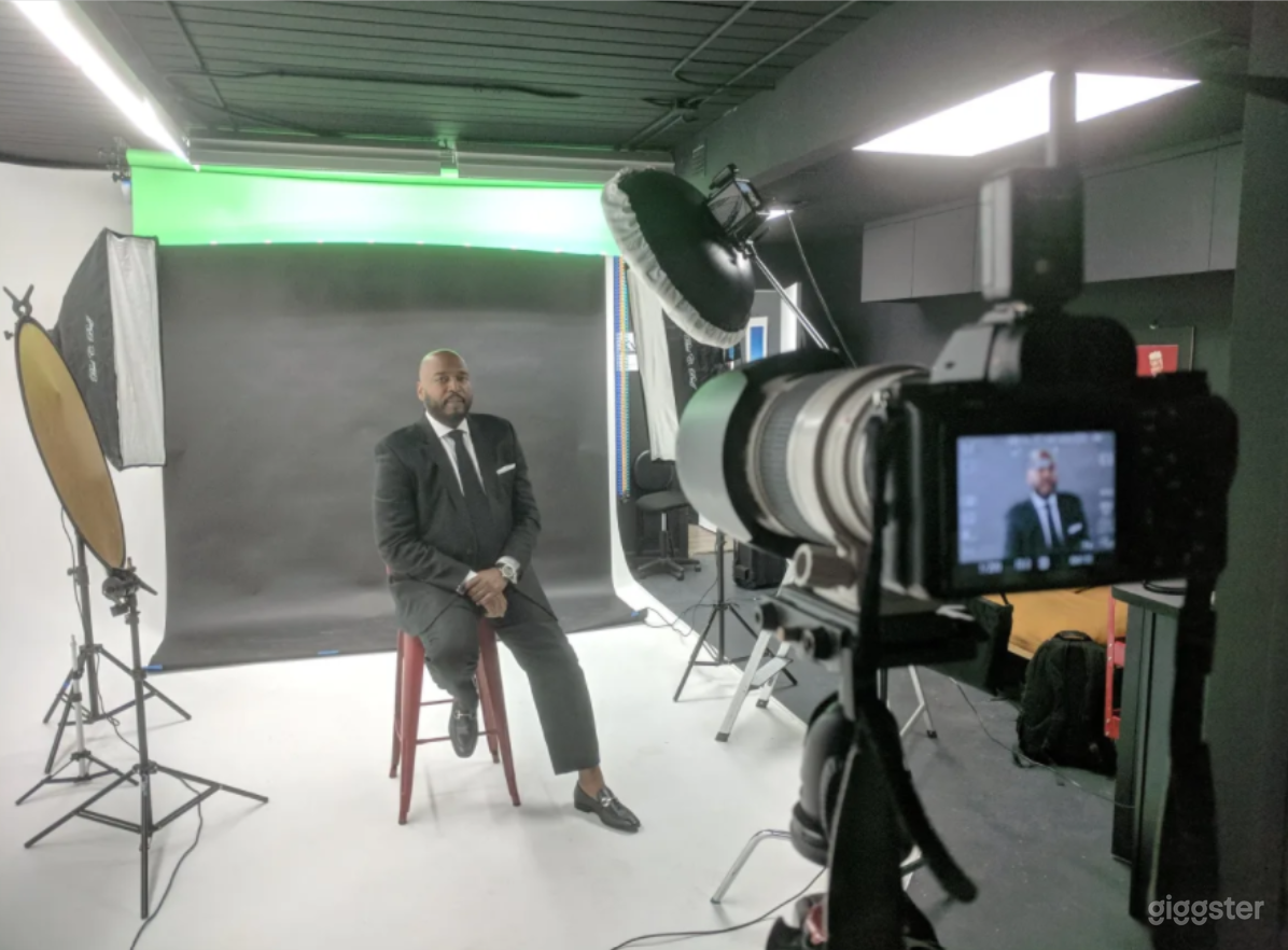 Cozy Studio in West Palm Beach with Cyc Wall Photo 4