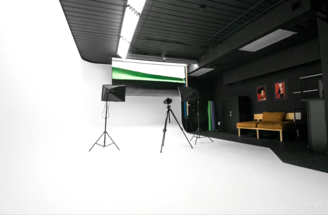 Cozy Studio in West Palm Beach with Cyc Wall Photo 3