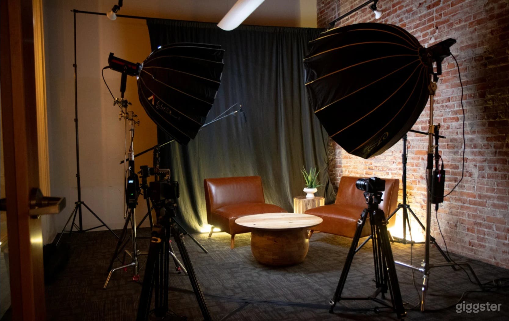Podcasting Room in Washington Photo 3