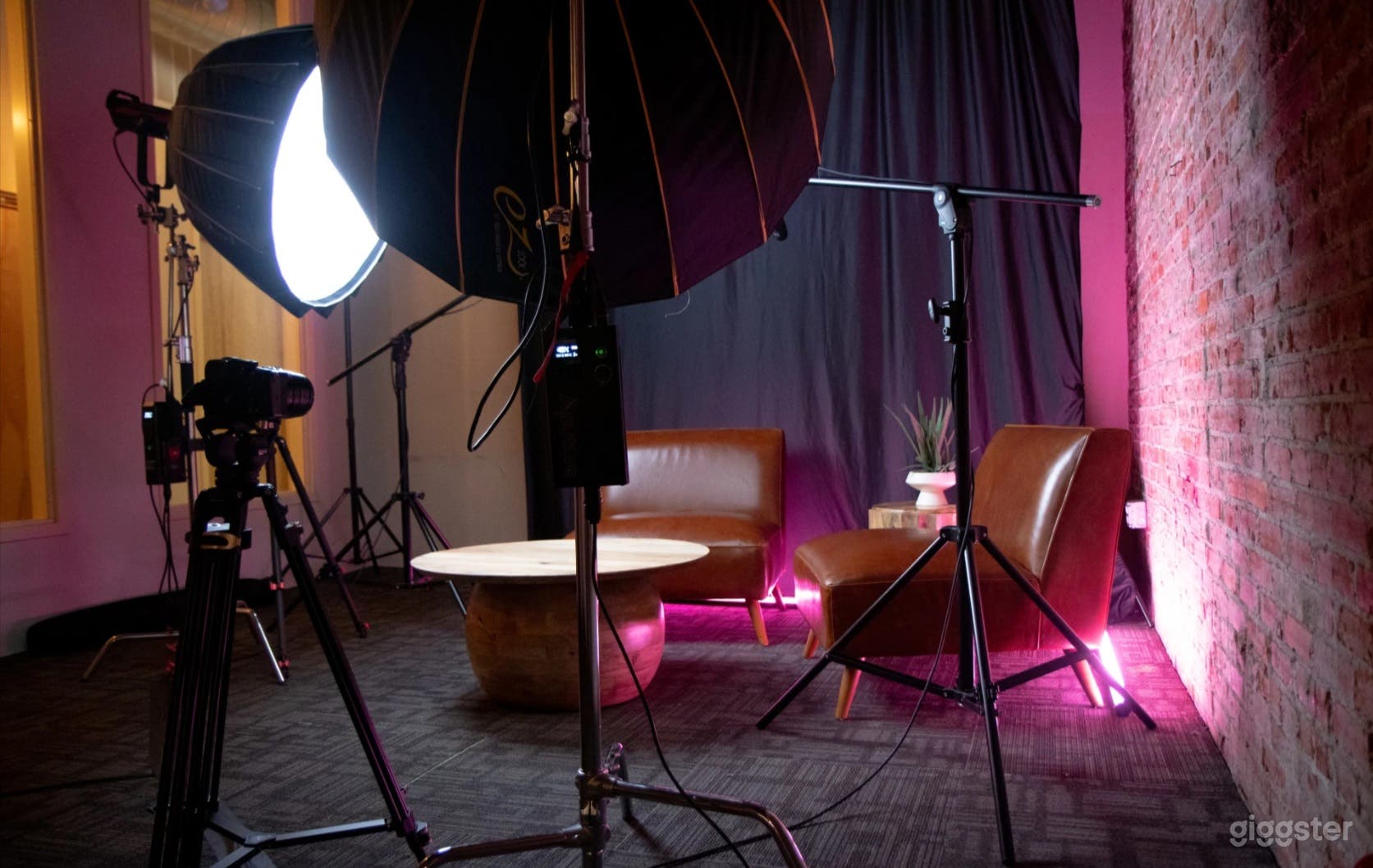 Podcasting Room in Washington Photo 4