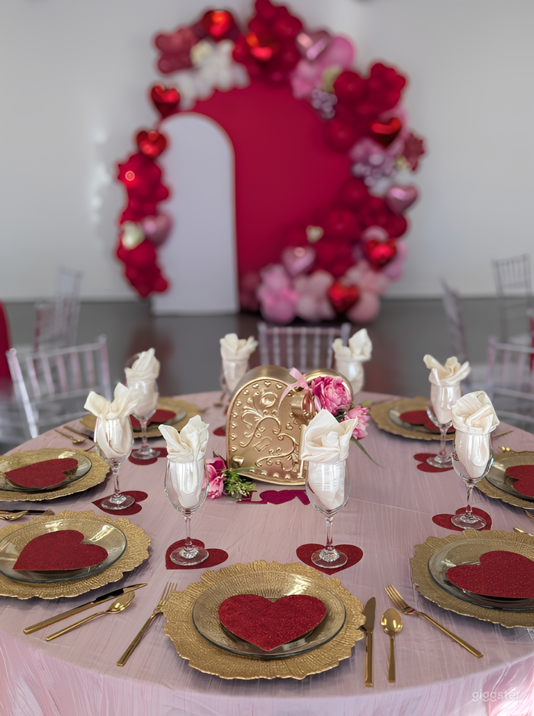  An Elegant All-White Event Hall with In-House Planning/Decor 