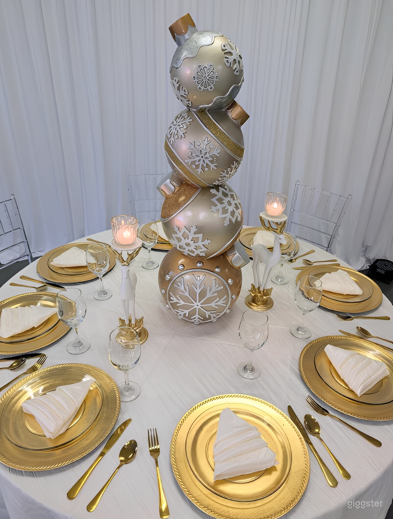  An Elegant All-White Event Hall with In-House Planning/Decor 