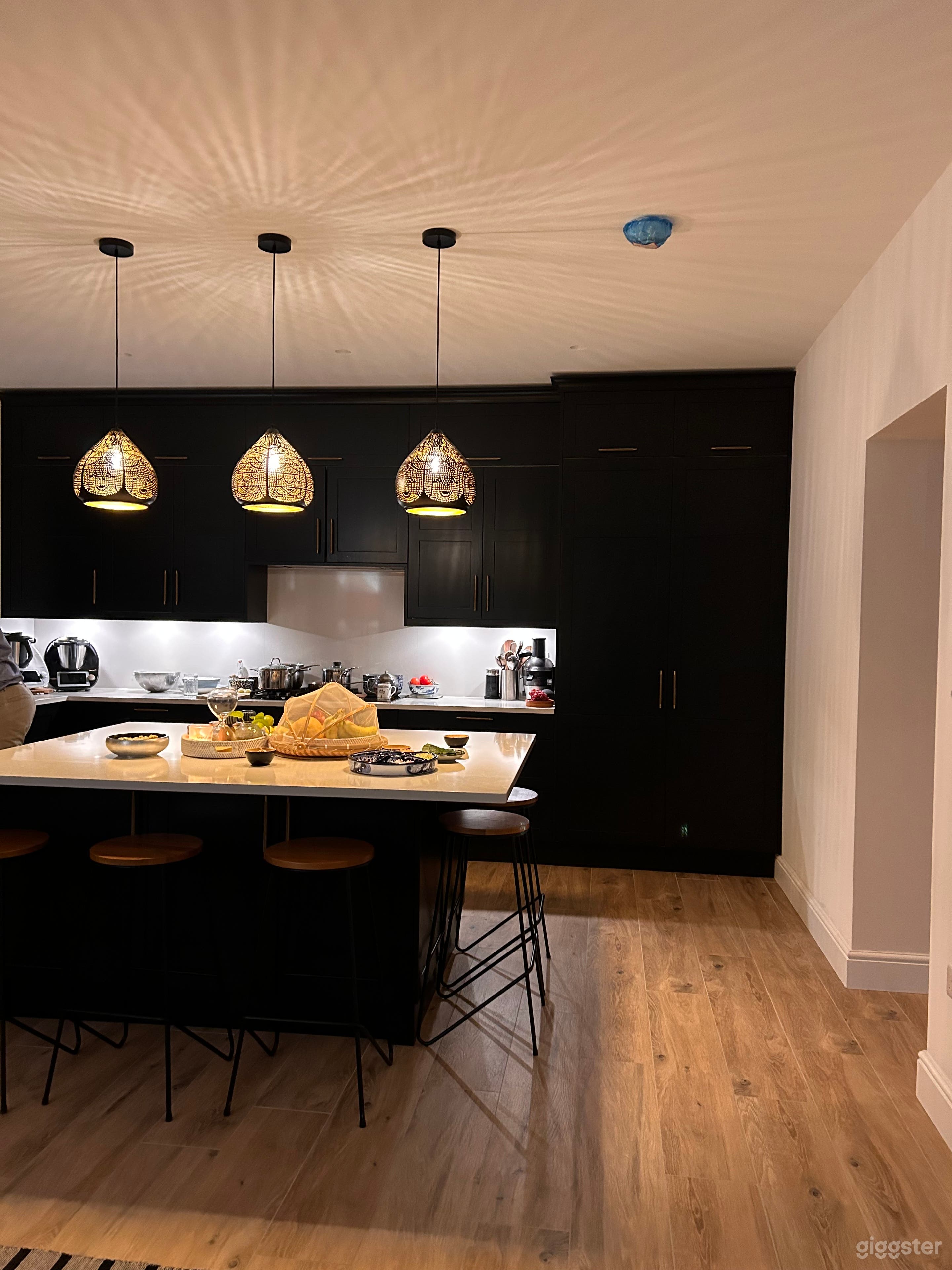 1899 Arts & Crafts Modern Maidenhead Family Home Photo 2