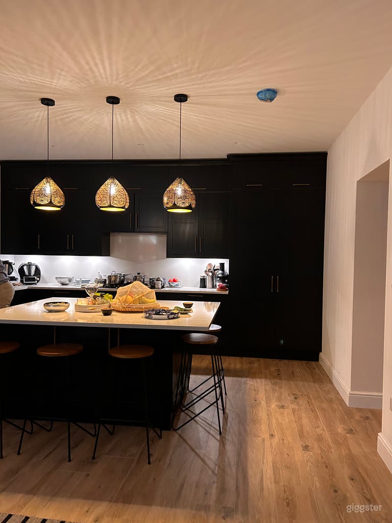  1899 Arts & Crafts Modern Maidenhead Family Home 