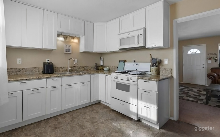  5 acre ranch currently surrounded by green pastures!! Video 