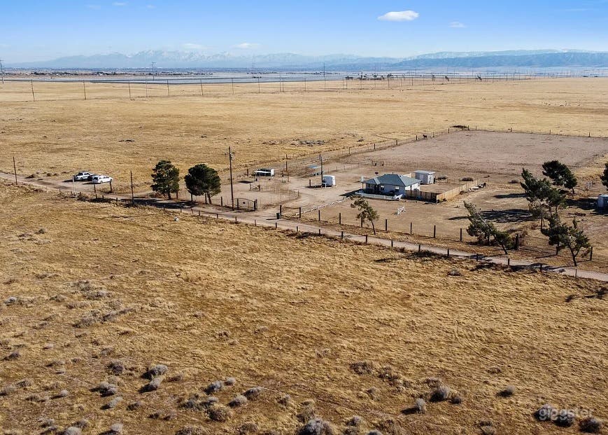 Discount to film students! Host 100. Home+ 5 acres Photo 1