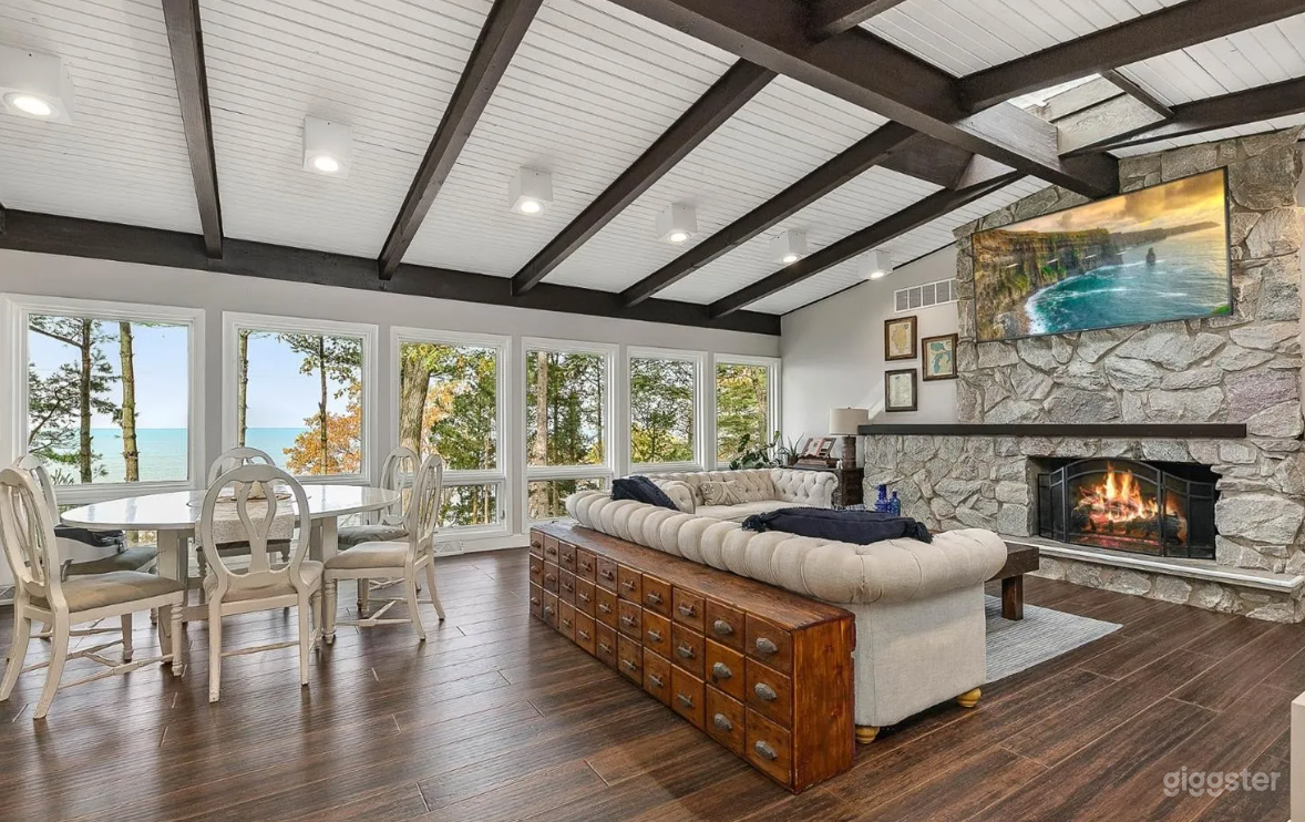 Modern House with Ocean Views Photo 1