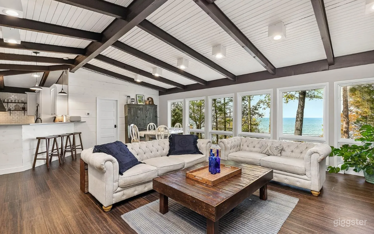 Modern House with Ocean Views Photo 2