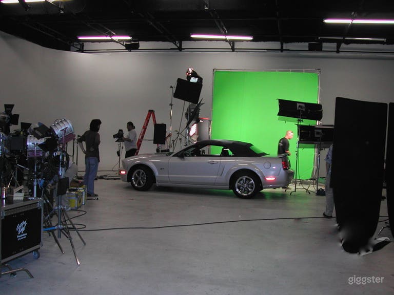  Cars can be driven directly into the studio 